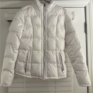 GUESS Women's Puffer Jacket in White Small
